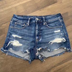 American Eagle cute, ripped denim shorts